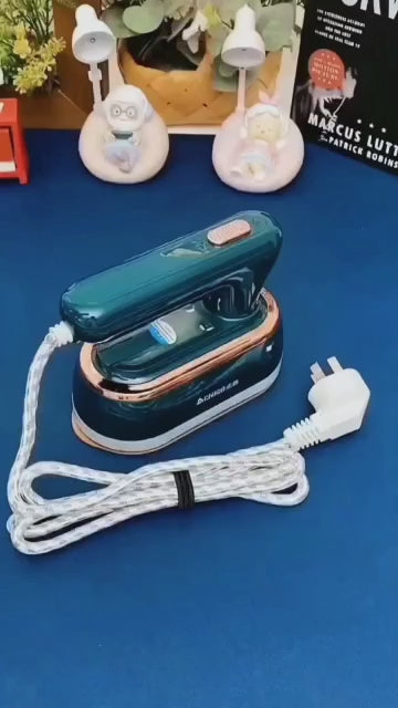 Mini Fer à Vapeur Portable 180 Degrés Pliant Machine à Repasser Taille de Voyage Micro Fers Pulvériser 20 Secondes Support de Chauffage Repassage à Sec Humide (Prise UK)